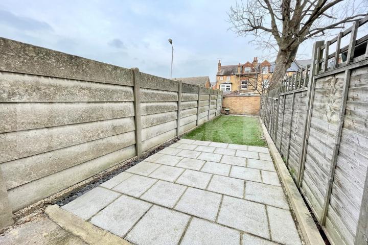 Larger than average, two bedroomed garden flat on the lower ground floor  Drakefield Road, Tooting Bec
